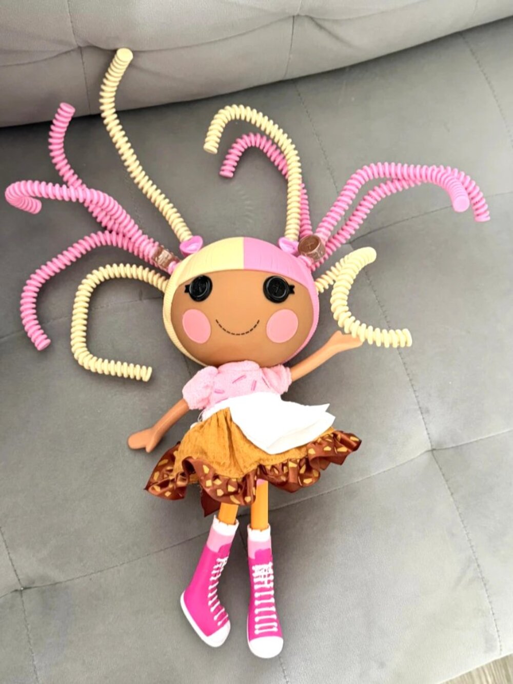Lalaloopsy Doll Scoops Waffle Cone Silly Hair Pet Cat Toy 10th Anniversary Box - Picture 3 of 15